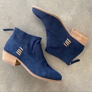 Dolce Vida DV8 Calina Ankle Bootie - 8 NWT - Navy